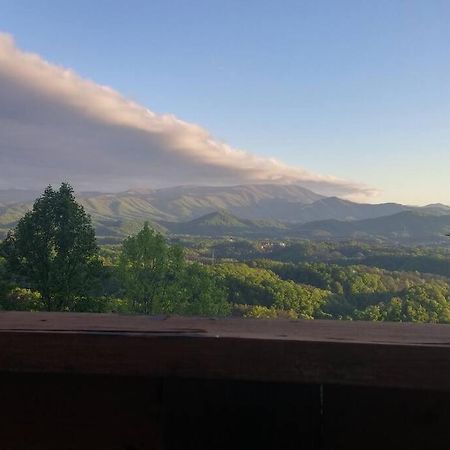 Villa Yogi'S Den: Breathtaking Views! 3 Min To Dollywood, On 1 Acre! Sevierville Esterno foto