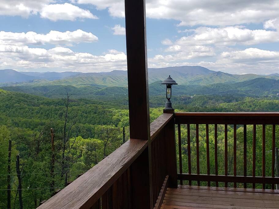 Villa Yogi'S Den: Breathtaking Views! 3 Min To Dollywood, On 1 Acre! Sevierville Esterno foto