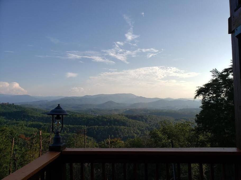 Villa Yogi'S Den: Breathtaking Views! 3 Min To Dollywood, On 1 Acre! Sevierville Esterno foto