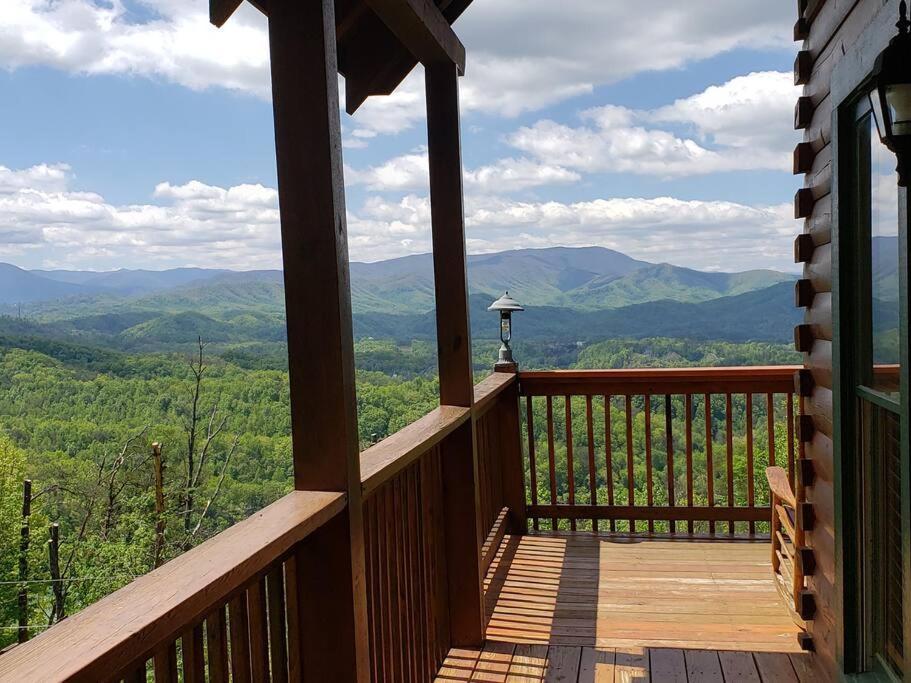 Villa Yogi'S Den: Breathtaking Views! 3 Min To Dollywood, On 1 Acre! Sevierville Esterno foto