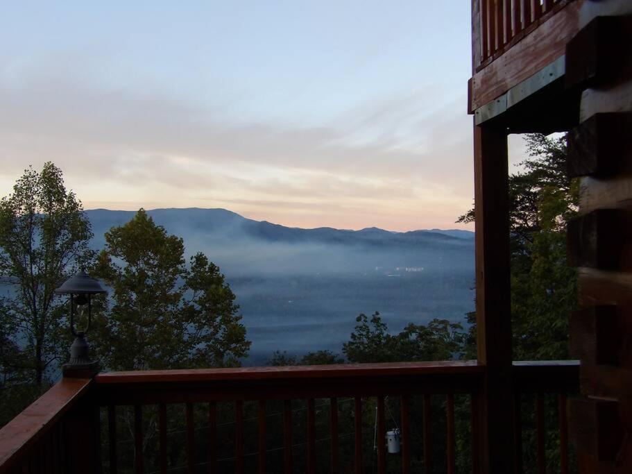 Villa Yogi'S Den: Breathtaking Views! 3 Min To Dollywood, On 1 Acre! Sevierville Esterno foto