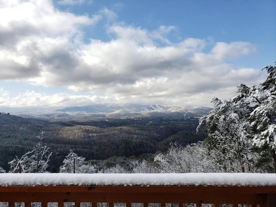 Villa Yogi'S Den: Breathtaking Views! 3 Min To Dollywood, On 1 Acre! Sevierville Esterno foto