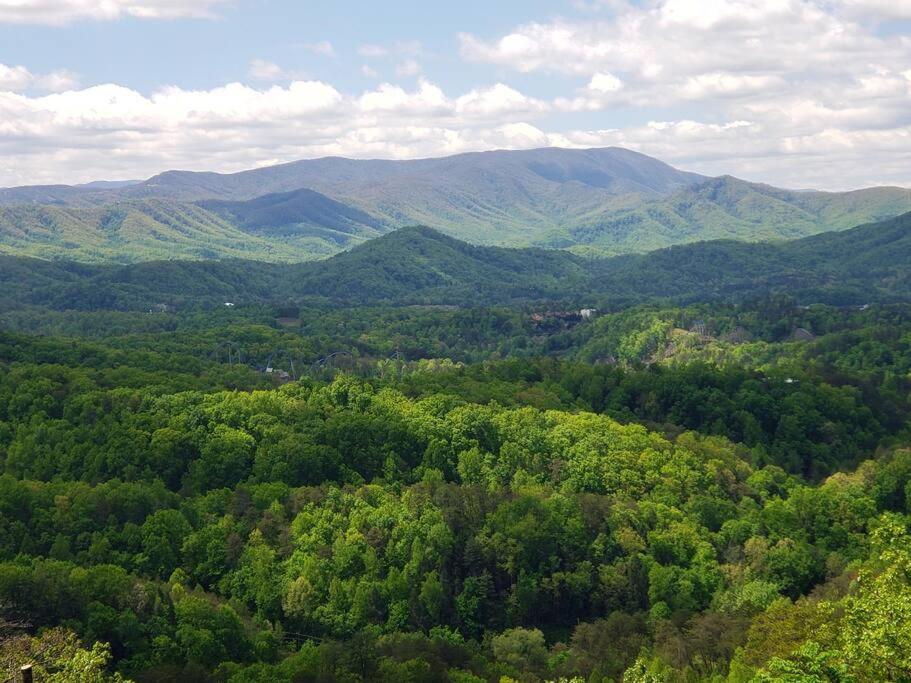 Villa Yogi'S Den: Breathtaking Views! 3 Min To Dollywood, On 1 Acre! Sevierville Esterno foto