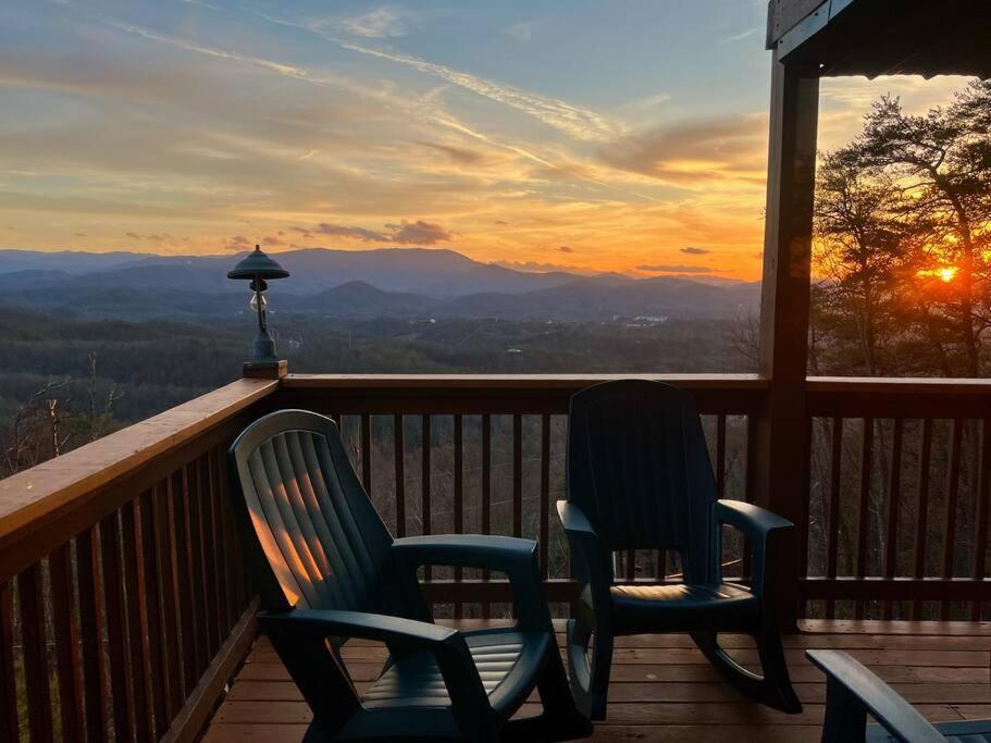 Villa Yogi'S Den: Breathtaking Views! 3 Min To Dollywood, On 1 Acre! Sevierville Esterno foto