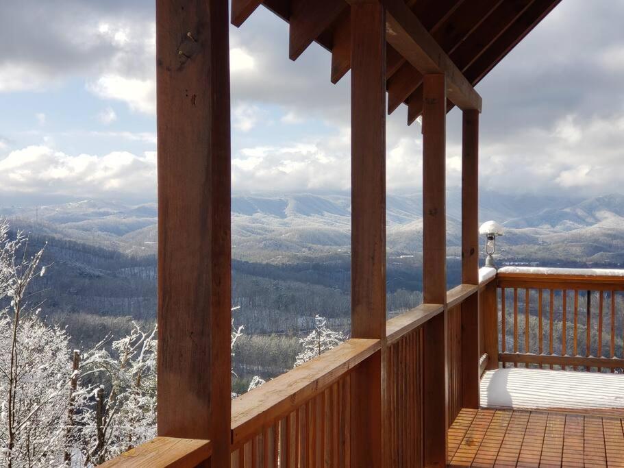 Villa Yogi'S Den: Breathtaking Views! 3 Min To Dollywood, On 1 Acre! Sevierville Esterno foto