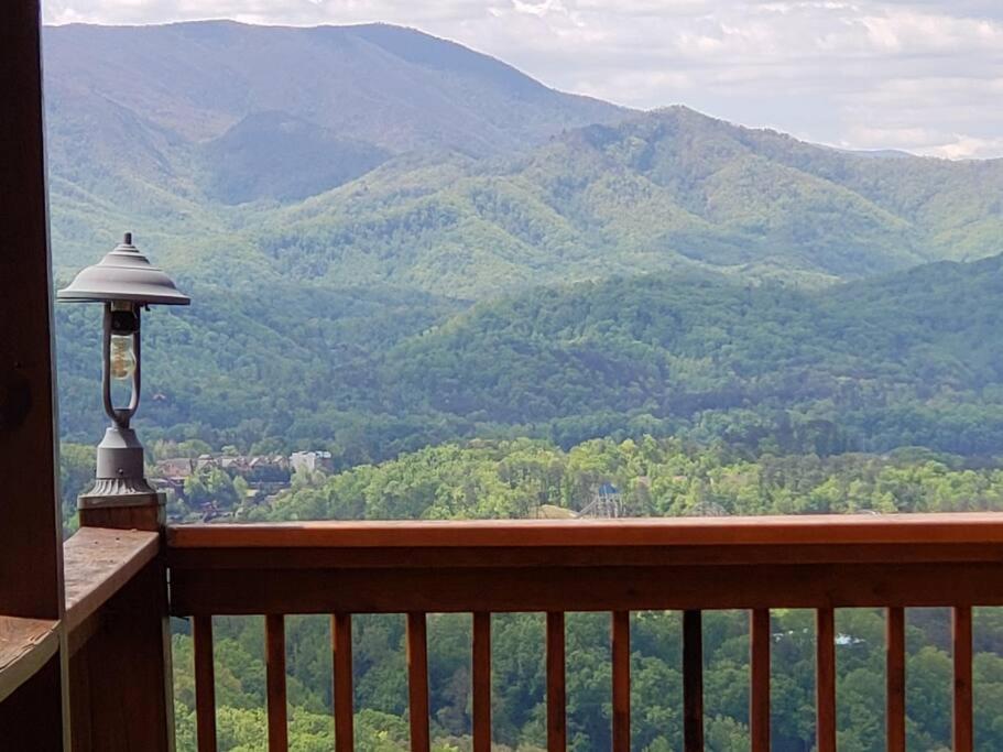 Villa Yogi'S Den: Breathtaking Views! 3 Min To Dollywood, On 1 Acre! Sevierville Esterno foto