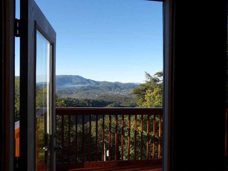 Villa Yogi'S Den: Breathtaking Views! 3 Min To Dollywood, On 1 Acre! Sevierville Esterno foto