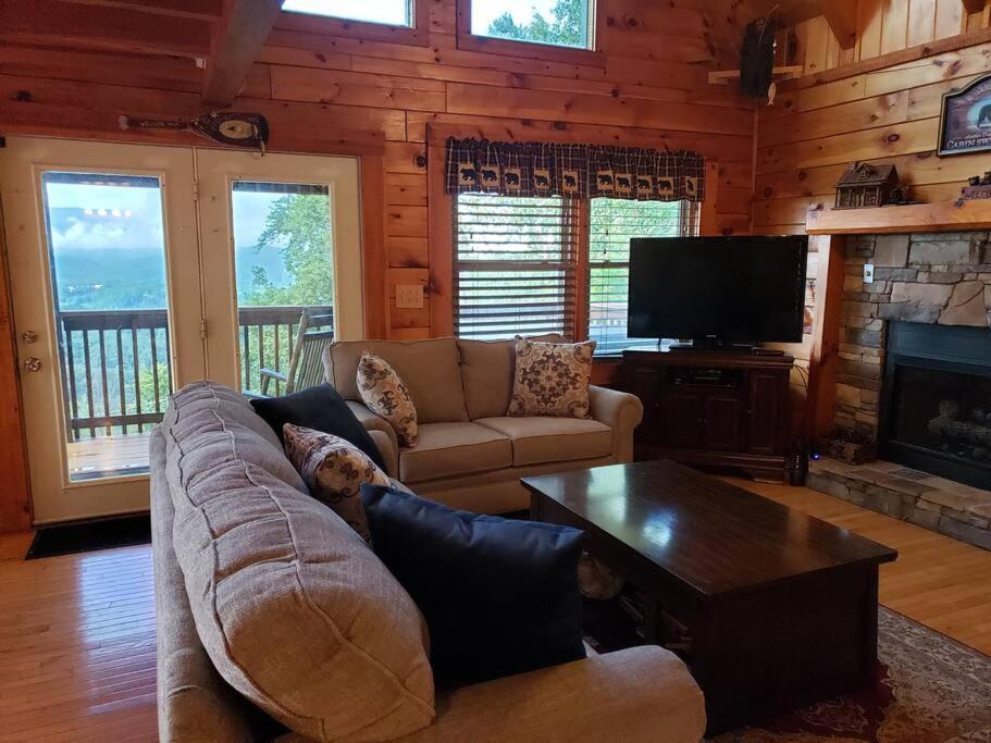 Villa Yogi'S Den: Breathtaking Views! 3 Min To Dollywood, On 1 Acre! Sevierville Esterno foto