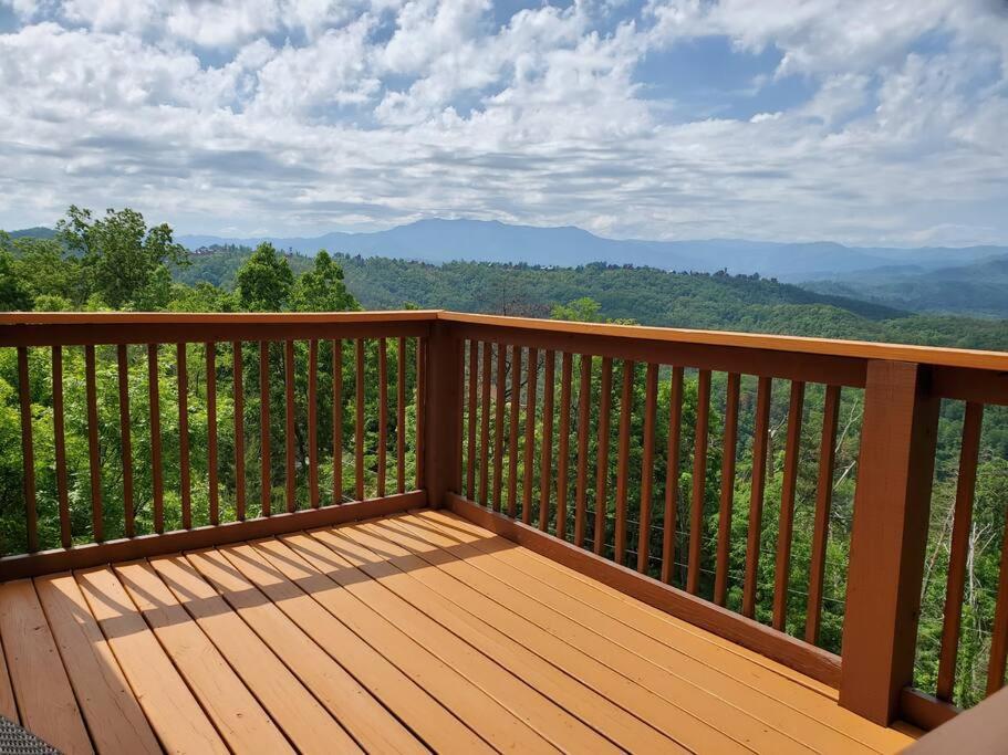 Villa Yogi'S Den: Breathtaking Views! 3 Min To Dollywood, On 1 Acre! Sevierville Esterno foto