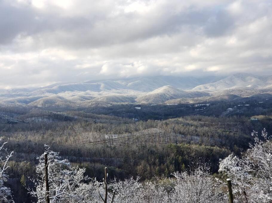 Villa Yogi'S Den: Breathtaking Views! 3 Min To Dollywood, On 1 Acre! Sevierville Esterno foto